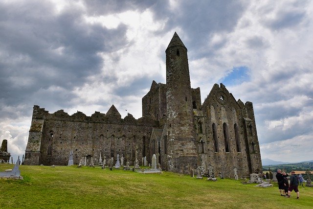 Unduh gratis Rock Of Cashel Ireland Tipperary - foto atau gambar gratis untuk diedit dengan editor gambar online GIMP