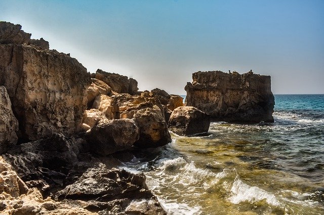 Descărcare gratuită Rocky Coast Beach - fotografie sau imagini gratuite pentru a fi editate cu editorul de imagini online GIMP