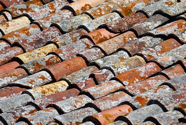 Descărcare gratuită Roof Brick Tile - fotografie sau imagini gratuite pentru a fi editate cu editorul de imagini online GIMP