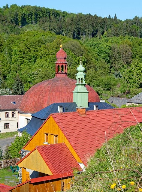 Descărcare gratuită Roof Village Church - fotografie sau imagini gratuite pentru a fi editate cu editorul de imagini online GIMP