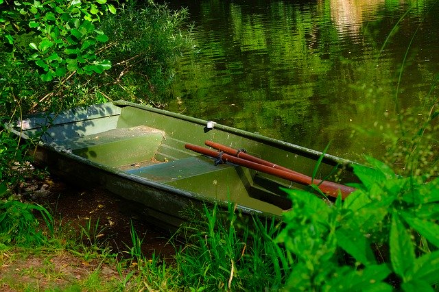 Descarga gratuita Rowing Boat Old - foto o imagen gratuita para editar con el editor de imágenes en línea GIMP