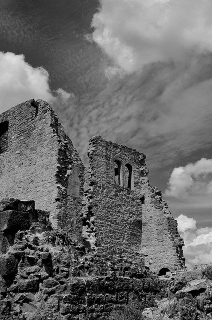 Muat turun percuma Ruin Burgruine Castle Middle - foto atau gambar percuma untuk diedit dengan editor imej dalam talian GIMP