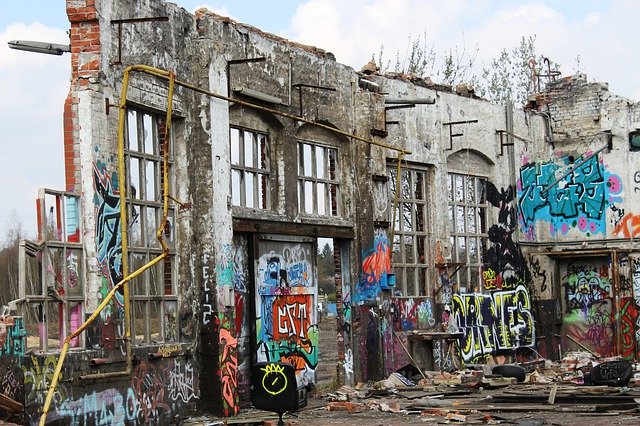Unduh gratis Ruin Decay Building - foto atau gambar gratis untuk diedit dengan editor gambar online GIMP