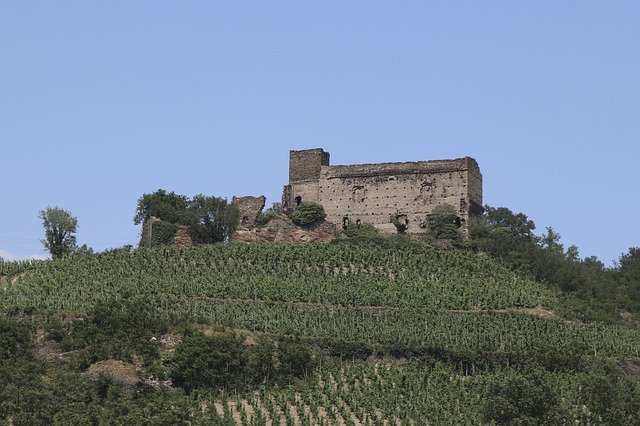 Téléchargement gratuit des ruines protégées du patrimoine isolé - photo ou image gratuite à éditer avec l'éditeur d'images en ligne GIMP