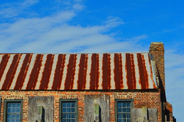 Unduh gratis Rusty Roof Old - foto atau gambar gratis untuk diedit dengan editor gambar online GIMP