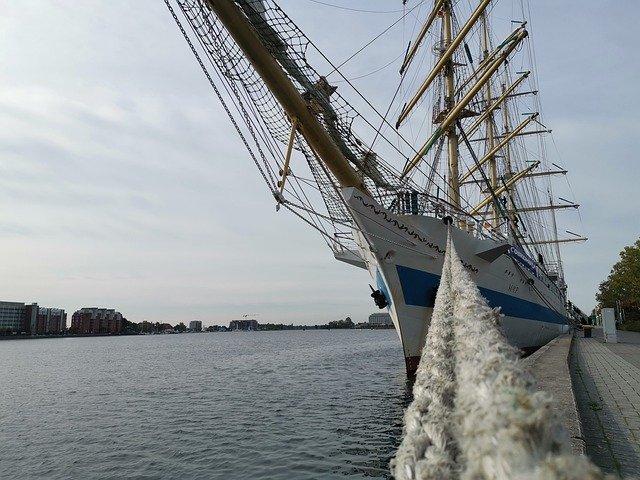 Muat turun percuma Sailing Vessel Dew Rope Close - foto atau gambar percuma percuma untuk diedit dengan editor imej dalam talian GIMP