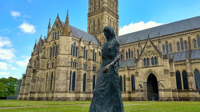 Gratis download Salisbury Cathedral Walking - gratis gratis foto of afbeelding om te bewerken met GIMP online afbeeldingseditor