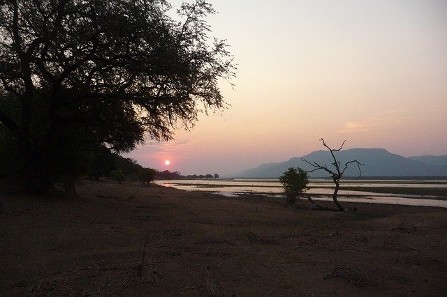 ดาวน์โหลดฟรี Sambezi Zambezi ซิมบับเว - ภาพถ่ายหรือรูปภาพฟรีที่จะแก้ไขด้วยโปรแกรมแก้ไขรูปภาพออนไลน์ GIMP