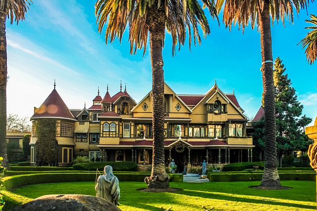 Scarica gratuitamente l'immagine gratuita di San Jose Winchester Mystery House da modificare con l'editor di immagini online gratuito GIMP