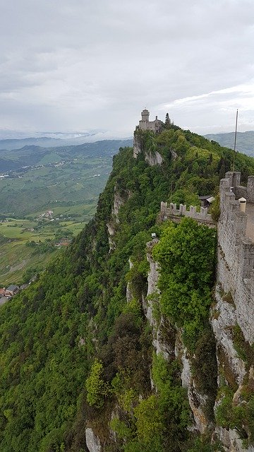 Unduh gratis Tebing Lanskap San Marino - foto atau gambar gratis untuk diedit dengan editor gambar online GIMP
