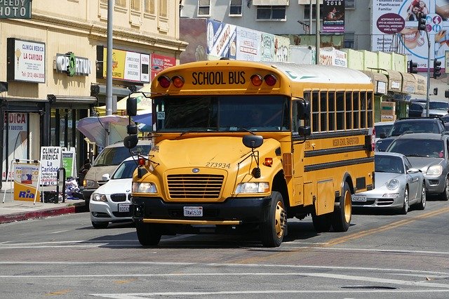 Скачать бесплатно School-Bus Street - бесплатное фото или изображение для редактирования с помощью онлайн-редактора изображений GIMP