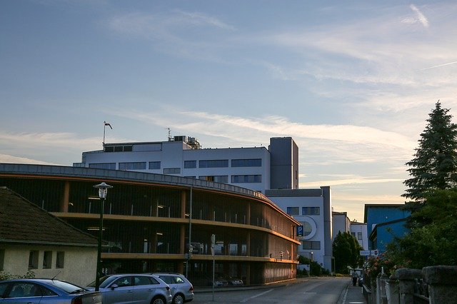 Téléchargement gratuit de l'hôpital Schärding à plusieurs étages - photo ou image gratuite à modifier avec l'éditeur d'images en ligne GIMP