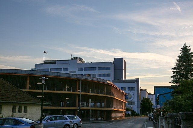 Descărcare gratuită Schärding Hospital Multi Storey - fotografie sau imagini gratuite pentru a fi editate cu editorul de imagini online GIMP