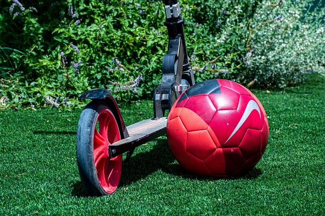 Gratis download Scooter Nike Soccer Ball - gratis foto of afbeelding om te bewerken met GIMP online afbeeldingseditor