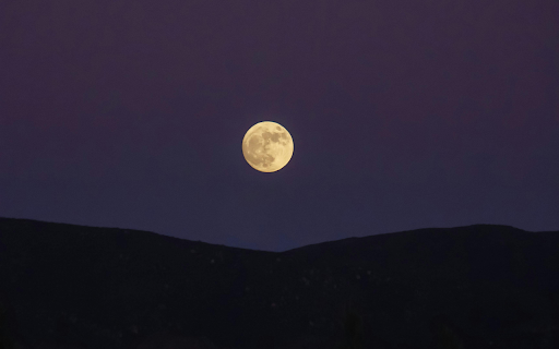 A Full Moon in the Night Sky  from Chrome web store to be run with OffiDocs Chromium online
