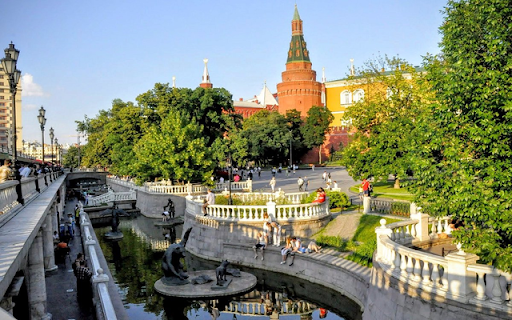 Alexandrovsky Garden  from Chrome web store to be run with OffiDocs Chromium online
