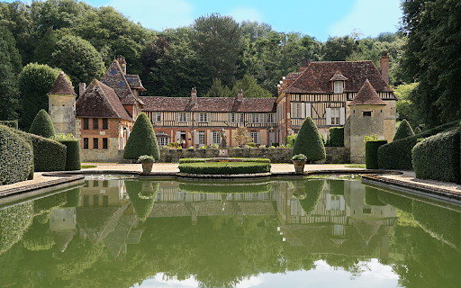 Ancient castle and rows of trees  from Chrome web store to be run with OffiDocs Chromium online