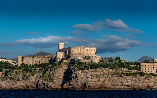 Ancient Castle by the Sea  from Chrome web store to be run with OffiDocs Chromium online