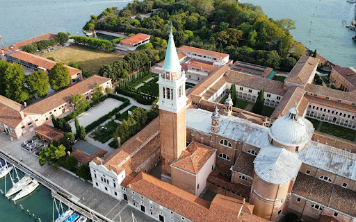Ancient castle on the island  from Chrome web store to be run with OffiDocs Chromium online