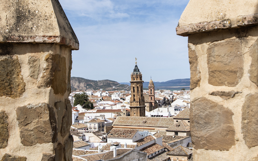 Ancient church in the old town  from Chrome web store to be run with OffiDocs Chromium online