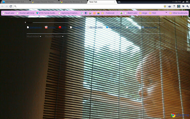 Anya in the Window  from Chrome web store to be run with OffiDocs Chromium online
