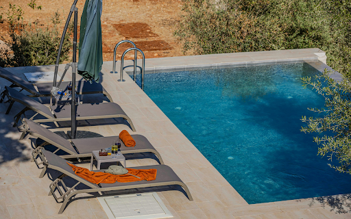 A pool with lounge chairs and umbrellas  from Chrome web store to be run with OffiDocs Chromium online