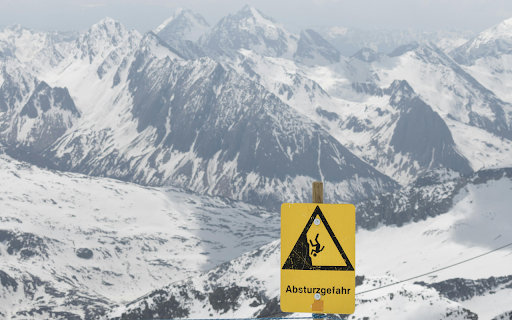 A sign on a snow covered mountain  from Chrome web store to be run with OffiDocs Chromium online