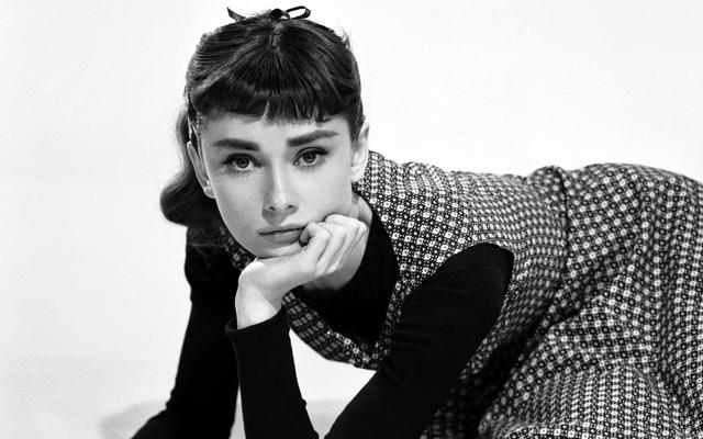 Audrey Hepburn Desktop Wallpaper Image High d  from Chrome web store to be run with OffiDocs Chromium online