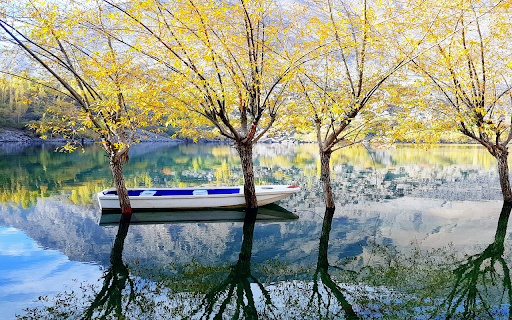Autumn Boat Reflection  from Chrome web store to be run with OffiDocs Chromium online