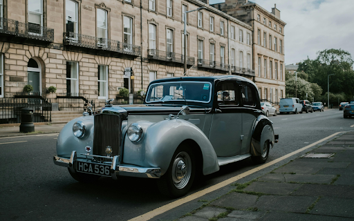 A Vintage Rolls Royce on the Road  from Chrome web store to be run with OffiDocs Chromium online