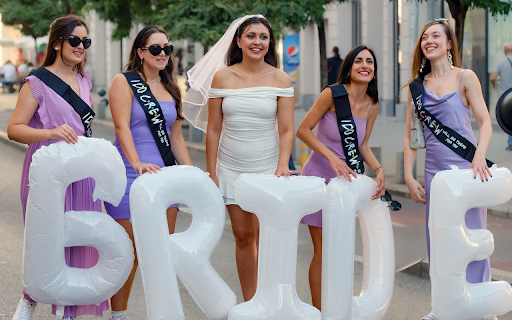 Beautiful bride and bridesmaids  from Chrome web store to be run with OffiDocs Chromium online