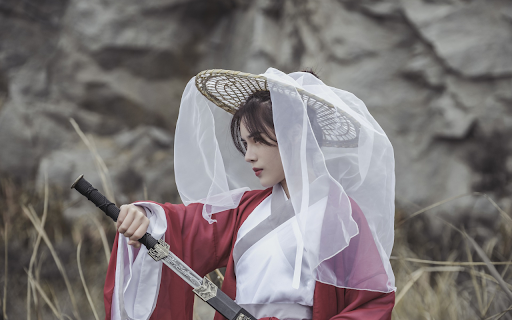 Beautiful female swordsman  from Chrome web store to be run with OffiDocs Chromium online