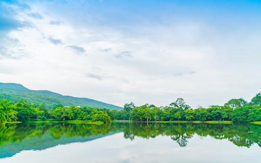 Beautiful Green Park with Lake Ang Kaew  from Chrome web store to be run with OffiDocs Chromium online