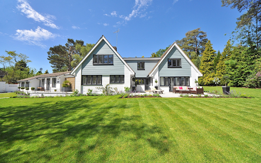 Beautiful house with large yard  from Chrome web store to be run with OffiDocs Chromium online