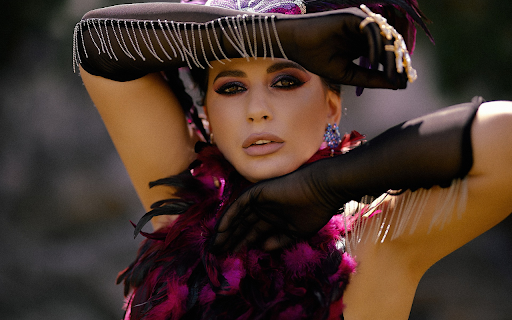 Beautiful seductive girl  from Chrome web store to be run with OffiDocs Chromium online