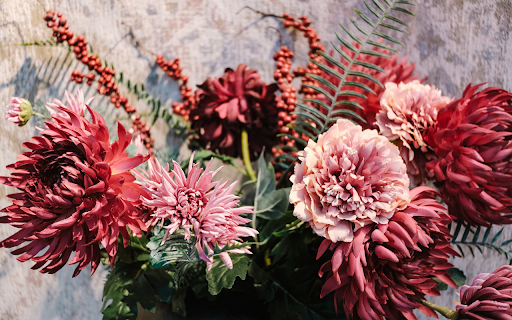Beautiful silk flower vase  from Chrome web store to be run with OffiDocs Chromium online