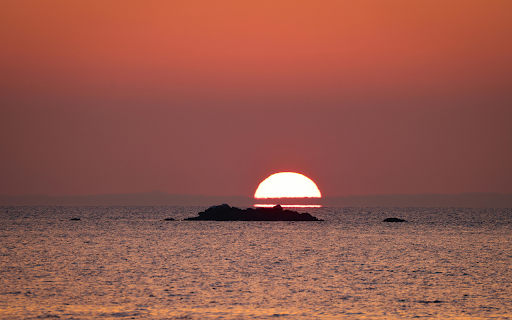 Beautiful Sunrise on Body of Water  from Chrome web store to be run with OffiDocs Chromium online