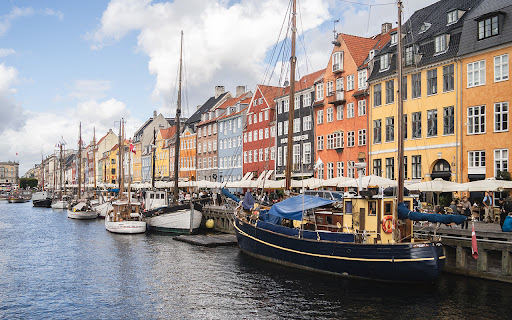 Beautiful View of Colorful Buildings  from Chrome web store to be run with OffiDocs Chromium online