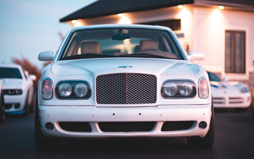 Bentley Arnage: A Symphony of British Luxury and Power  from Chrome web store to be run with OffiDocs Chromium online