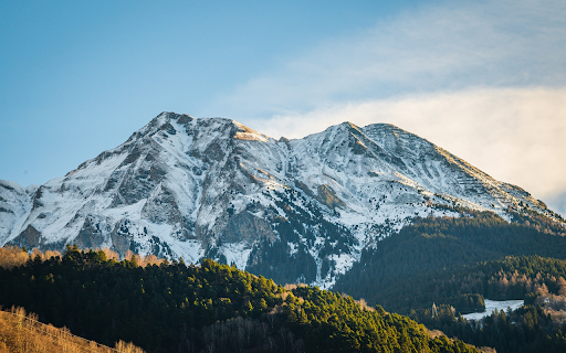 Big mountains and green forests  from Chrome web store to be run with OffiDocs Chromium online