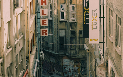 Birds Eye View of a City Street  from Chrome web store to be run with OffiDocs Chromium online