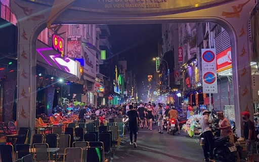 Bùi Viện Street – The Lively Nightlife Hub of Saigon  from Chrome web store to be run with OffiDocs Chromium online