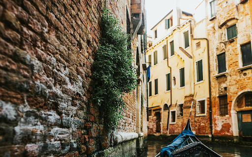 Black Gondola Beside Brick Wall  from Chrome web store to be run with OffiDocs Chromium online