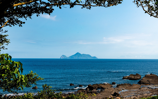Blue sea and volcano  from Chrome web store to be run with OffiDocs Chromium online