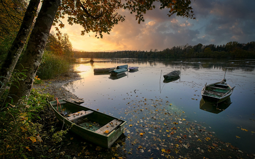 Boat docked on the river  from Chrome web store to be run with OffiDocs Chromium online