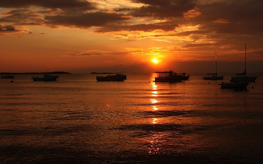 Boat parked on the sea surface  from Chrome web store to be run with OffiDocs Chromium online