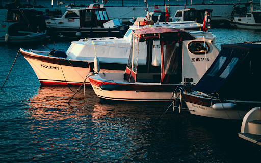 Boats in a Harbor  from Chrome web store to be run with OffiDocs Chromium online