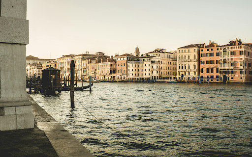 Body of Water Near Building  from Chrome web store to be run with OffiDocs Chromium online