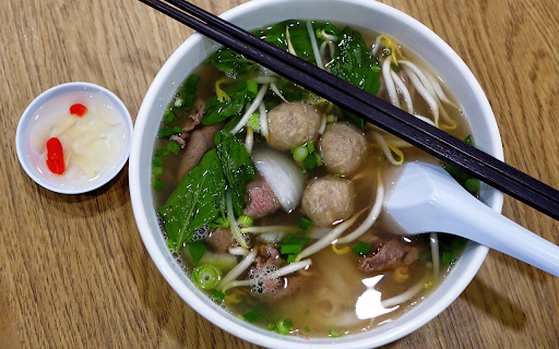 Bowl of pho with vinegar  from Chrome web store to be run with OffiDocs Chromium online