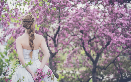 Bride in the flower garden  from Chrome web store to be run with OffiDocs Chromium online